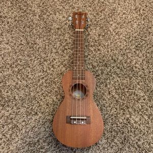 Amahi Ukulele